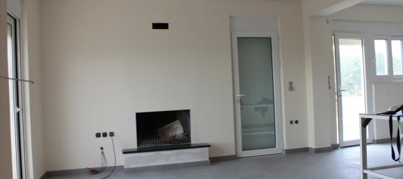 4 bedrooms Property in Kalyvia Thorikou, Greece No. 7518 4