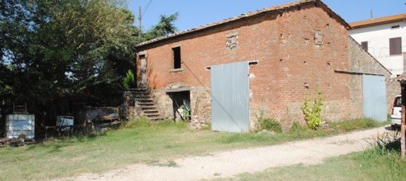 Дом с 6 комнатами в Кортона, Италия № 166802 18