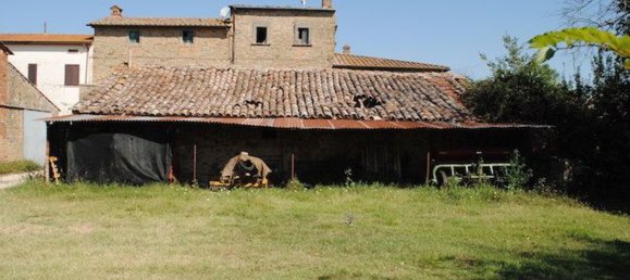 Дом с 6 комнатами в Кортона, Италия № 166802 8