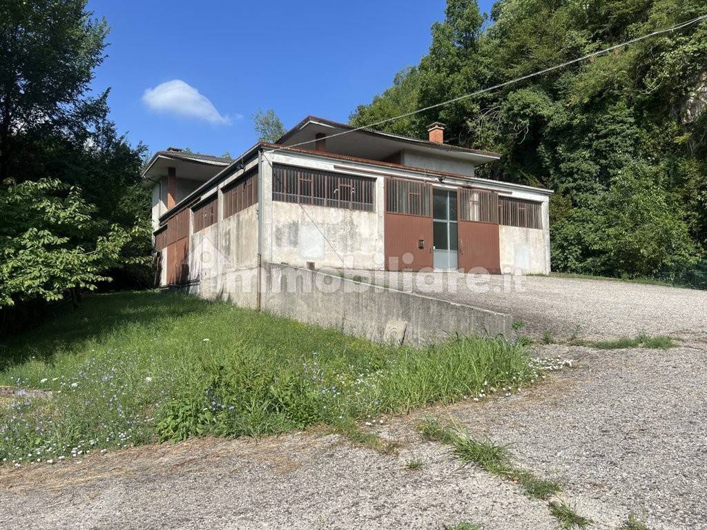 2 rooms Warehouse in Castelgomberto, Italy No. 267096