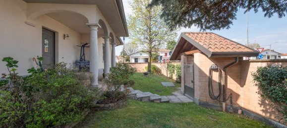 3 bedrooms Villa in Olgiate Olona, Italy No. 320028 3