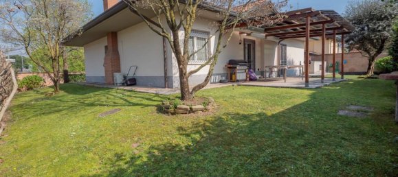 3 bedrooms Villa in Olgiate Olona, Italy No. 320028 4