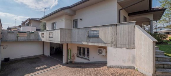 3 bedrooms Villa in Olgiate Olona, Italy No. 320028 42