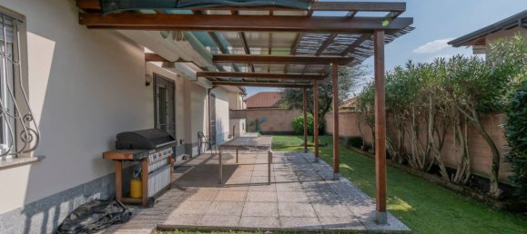 3 bedrooms Villa in Olgiate Olona, Italy No. 320028 9