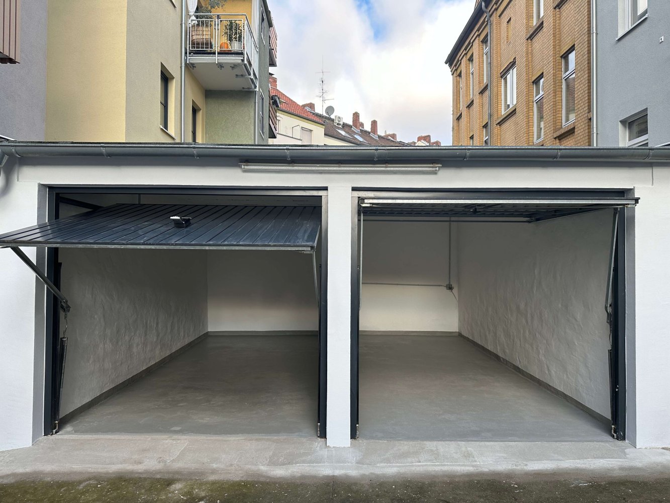 Parking à Lower Saxony, Germany No. 228785