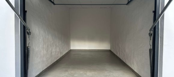 Parking à Lower Saxony, Germany No. 228785 6