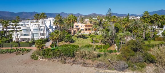 8 bedrooms Villa in Estepona, Spain No. 24198 6