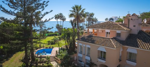 8 bedrooms Villa in Estepona, Spain No. 24198 2
