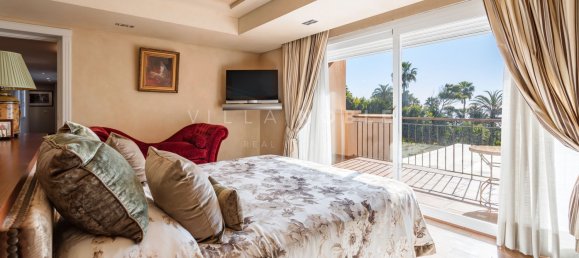 8 bedrooms Villa in Estepona, Spain No. 24198 10