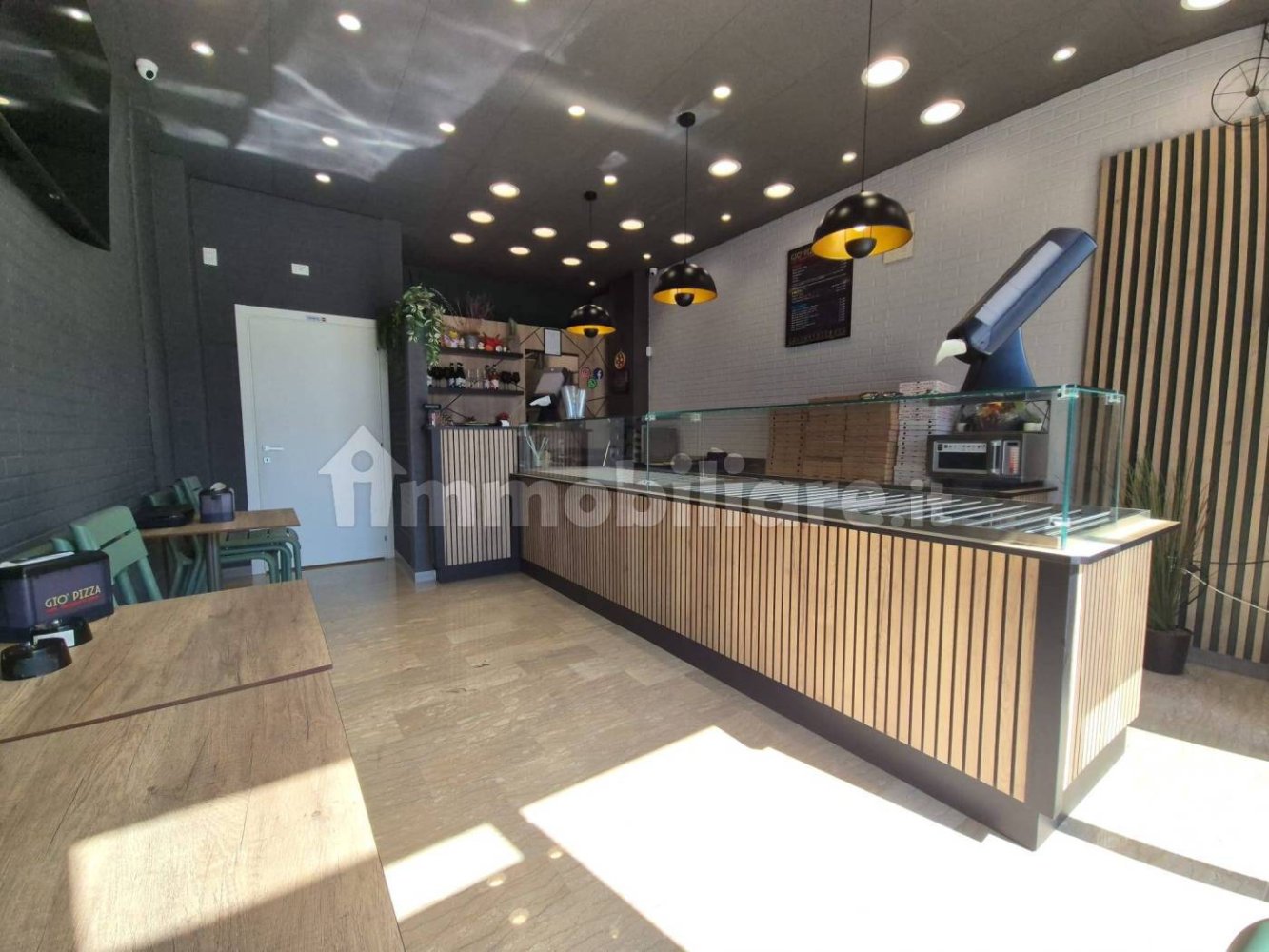 2 rooms Commercial property in Pescara, Italy No. 343067
