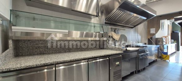 2 rooms Commercial property in Pescara, Italy No. 343067 8