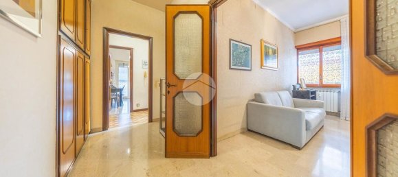 3 rooms Apartment in Rome, Italy No. 44875 4