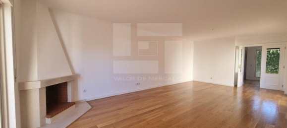 3 bedrooms Villa in Cascais, Portugal No. 191097 4