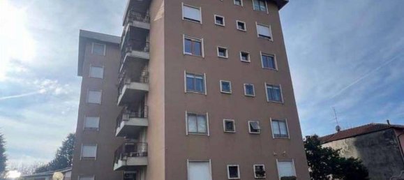 Квартира с 3 спальнями в Бусто Арсицио, Италия № 283498 2