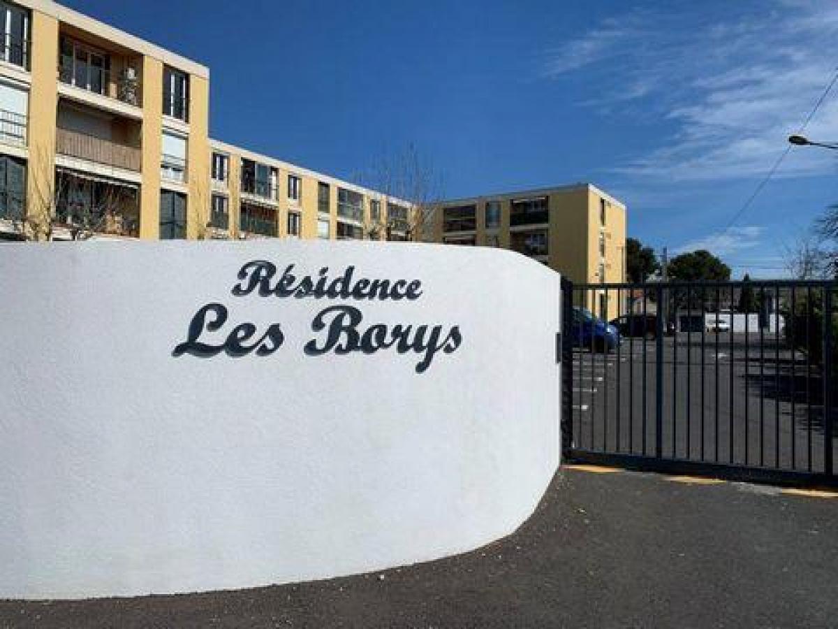 2 bedrooms Condo in Rognac, France No. 9007