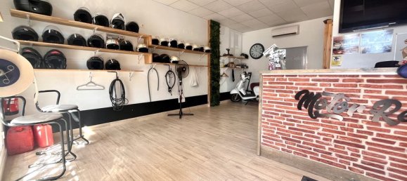 112m² Commercial property in Cabo Roig, Spain No. 184625 4