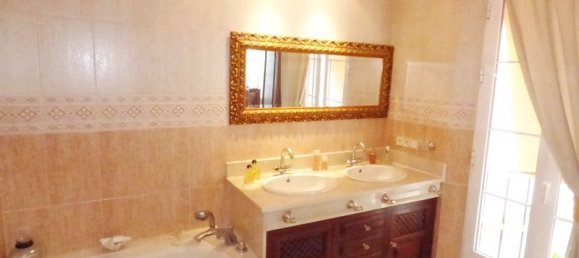 6 bedrooms Townhouse in Marbella, Spain No. 146948 10