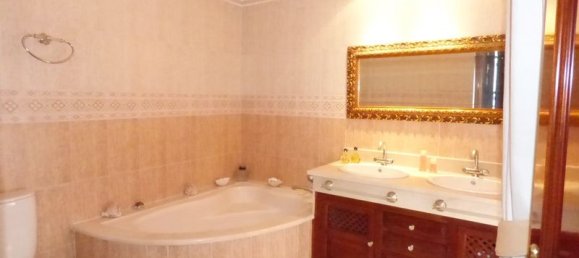 6 bedrooms Townhouse in Marbella, Spain No. 146948 9