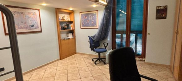 4-Zimmer Wohnung in Naples, Italy, Nr. 282371 8