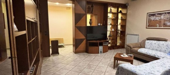 4-Zimmer Wohnung in Naples, Italy, Nr. 282371 5