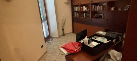 4-Zimmer Wohnung in Naples, Italy, Nr. 282371 2