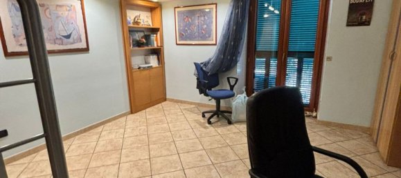 4-Zimmer Wohnung in Naples, Italy, Nr. 282371 3