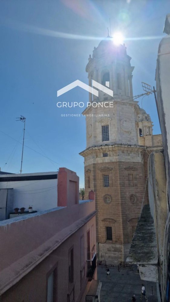 Apartamento de 2 dormitorios en Cádiz, Spain No. 143797