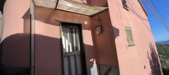 2 bedrooms House in Genoa, Italy No. 288867 3