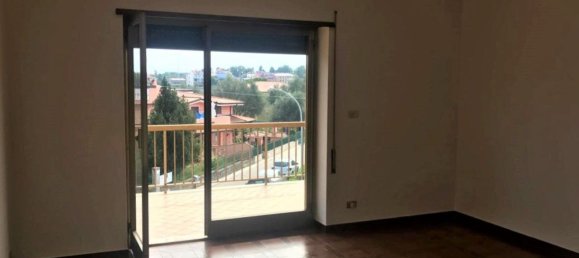 4 rooms Apartment in Vibo Valentia, Italy No. 172387 3
