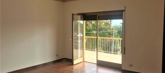 4 rooms Apartment in Vibo Valentia, Italy No. 172387 4