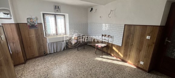 Дом с 6 комнатами в Кастелламонте, Италия № 196951 10