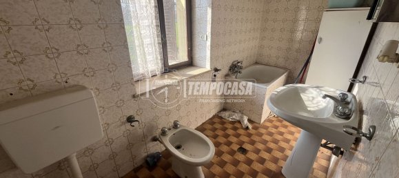 Дом с 6 комнатами в Кастелламонте, Италия № 196951 21