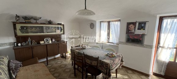 Дом с 6 комнатами в Кастелламонте, Италия № 196951 5