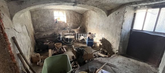 Дом с 6 комнатами в Кастелламонте, Италия № 196951 28