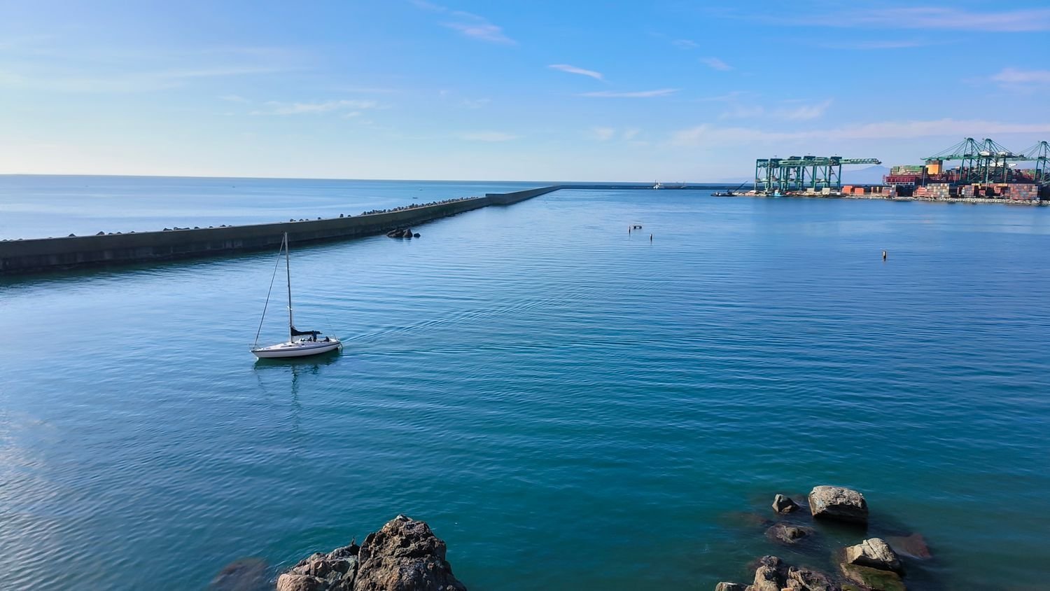 3 rooms Apartment in Genoa, Italy No. 27859