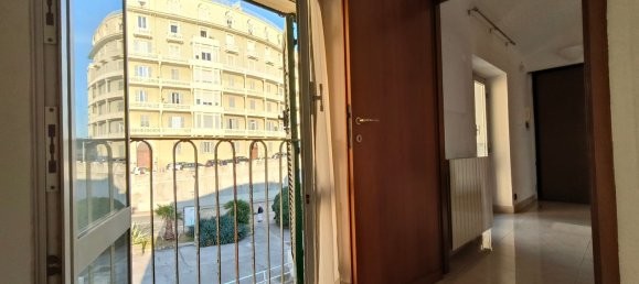 3 rooms Apartment in Genoa, Italy No. 27859 4
