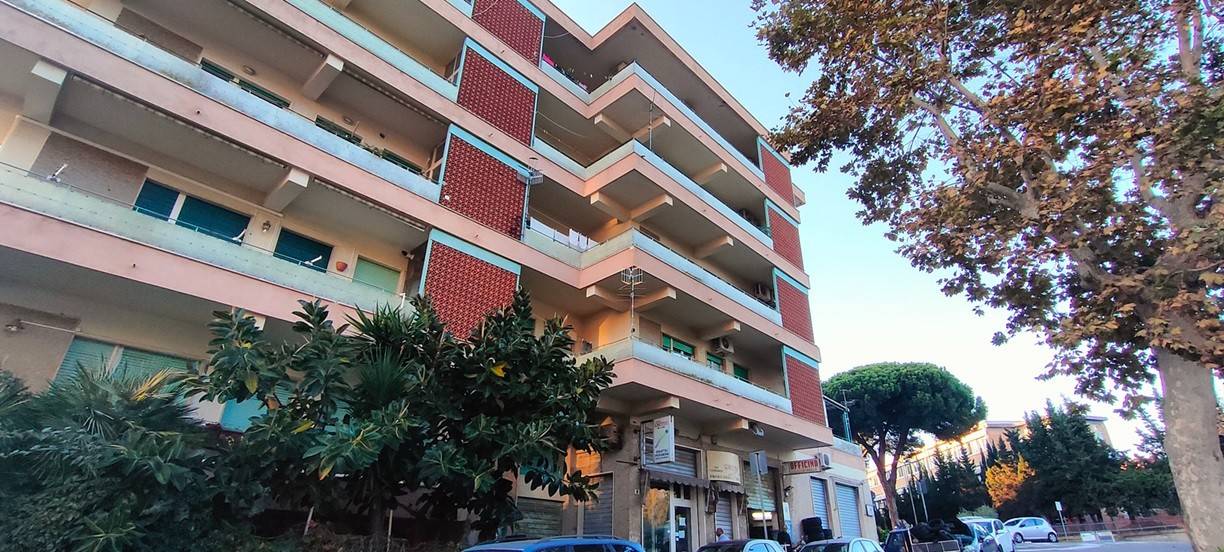 1-Zimmer Gewerbliche Immobilie in Gaeta, Italy, Nr. 227726