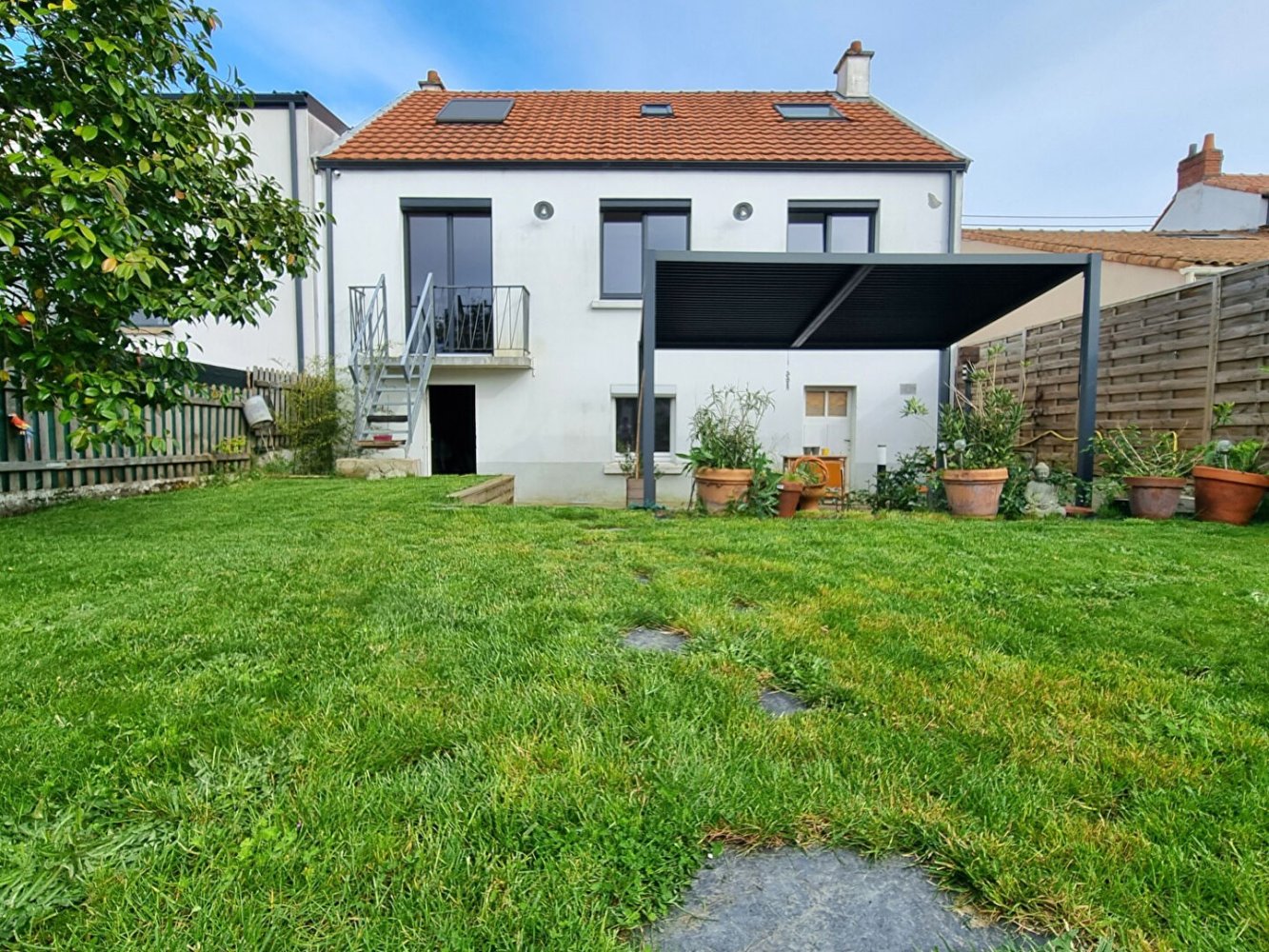 4 bedrooms Villa in Nantes, France No. 100628