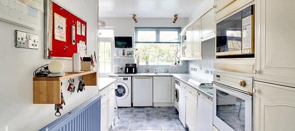 3 bedrooms House in Hayes, United Kingdom No. 5041 5