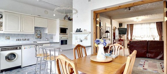 3 bedrooms House in Hayes, United Kingdom No. 5041 8