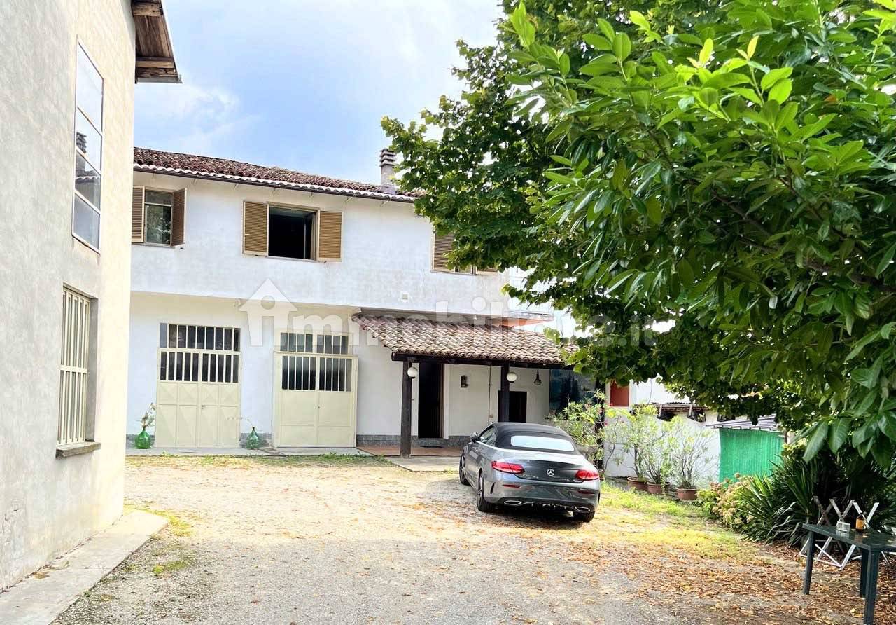 3 bedrooms House in Farigliano, Italy No. 179366