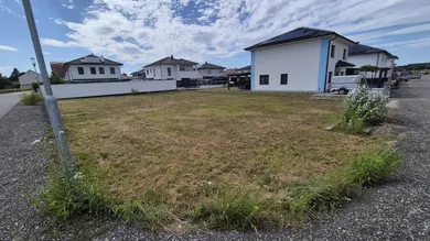  Land in Stockerau, Austria No. 196088