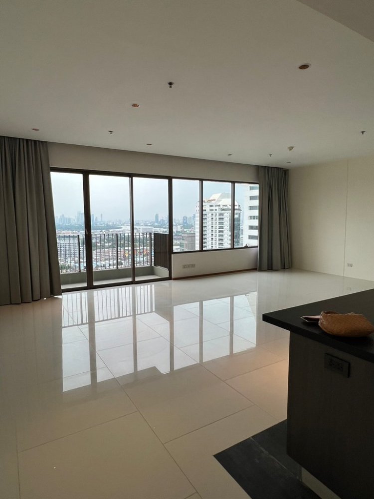 3 bedrooms Condo in Bangkok, Thailand No. 6342