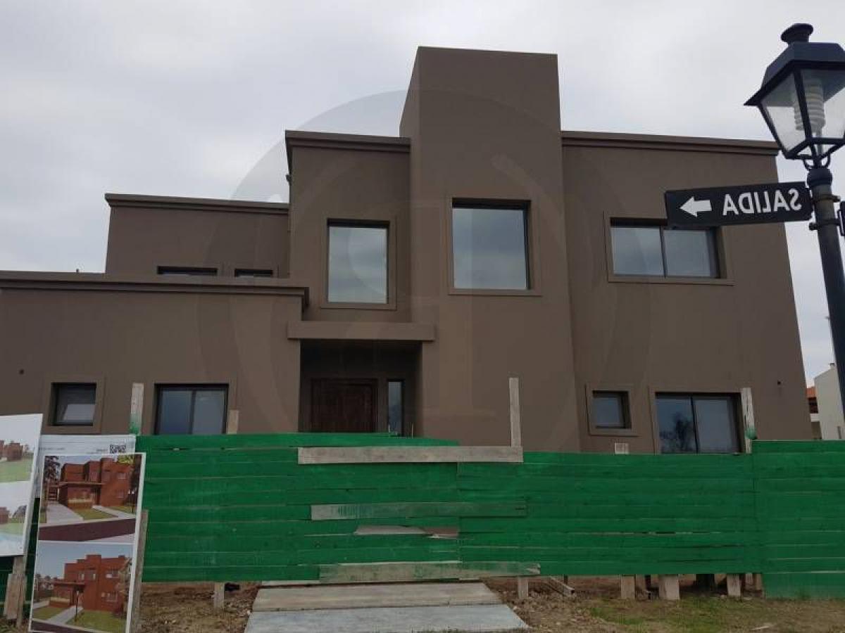 3 bedrooms House in Tigre, Argentina No. 20059