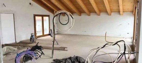 10 rooms Apartment in Padua, Italy No. 15419 16