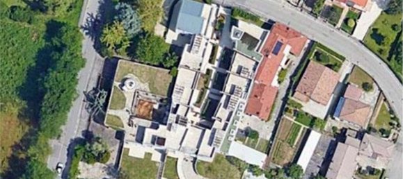 10 rooms Apartment in Padua, Italy No. 15419 20