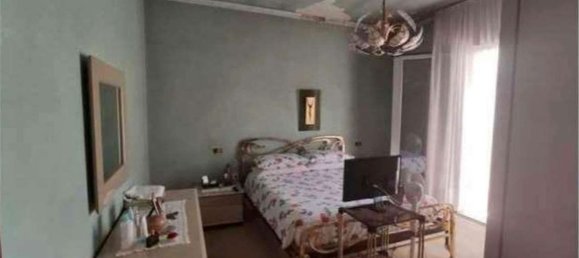 10 rooms Apartment in Padua, Italy No. 15419 9