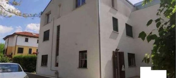 10 rooms Apartment in Padua, Italy No. 15419 2