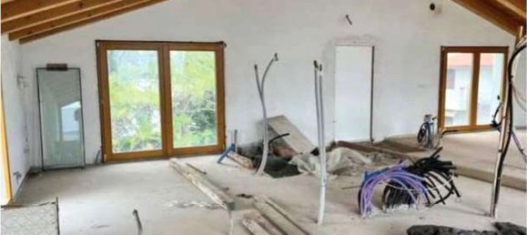 10 rooms Apartment in Padua, Italy No. 15419 17