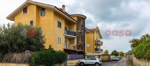 3 rooms Apartment in Albano Laziale, Italy No. 266025 2
